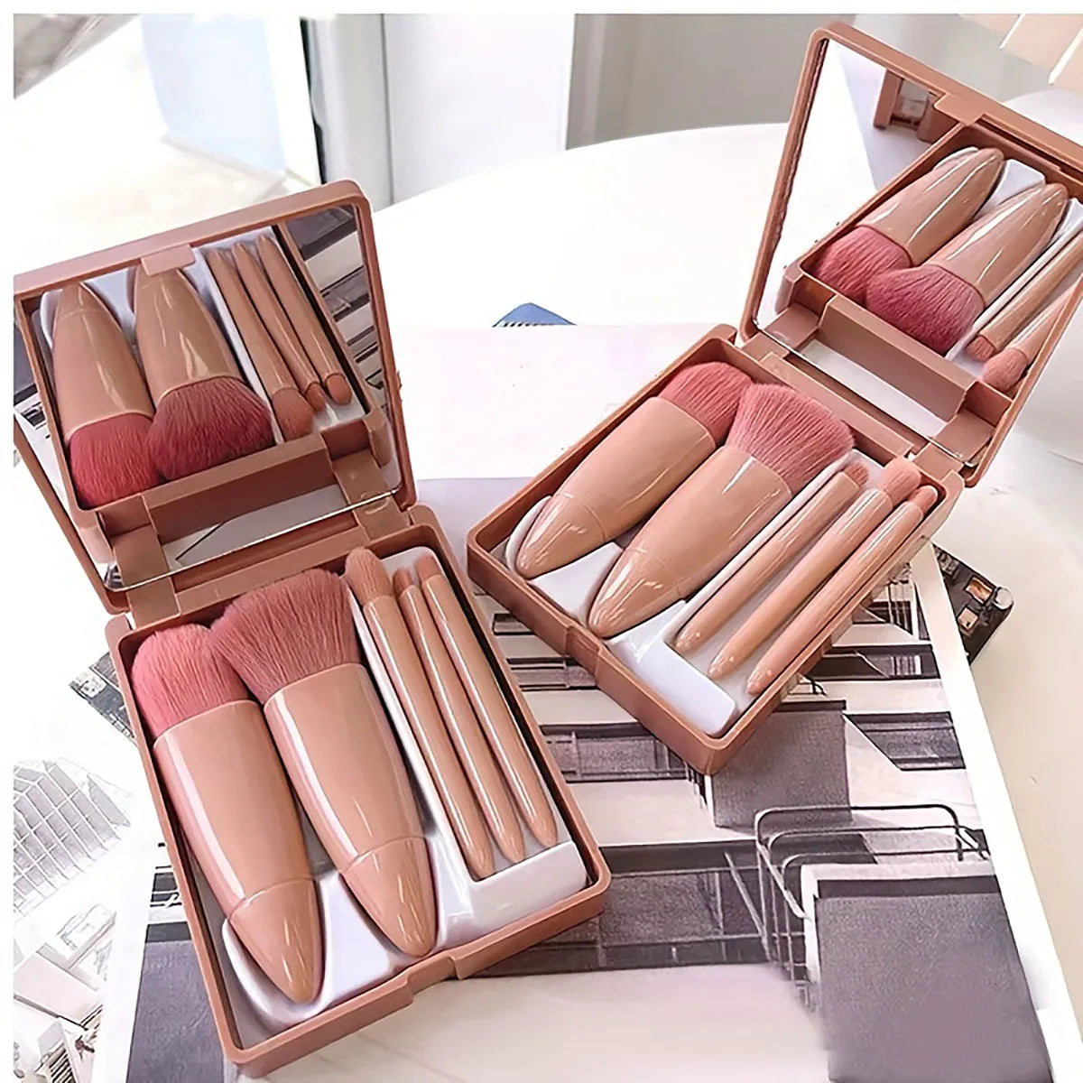 💄 Product Title:
Portable Travel Makeup Brush Set with Mirror
