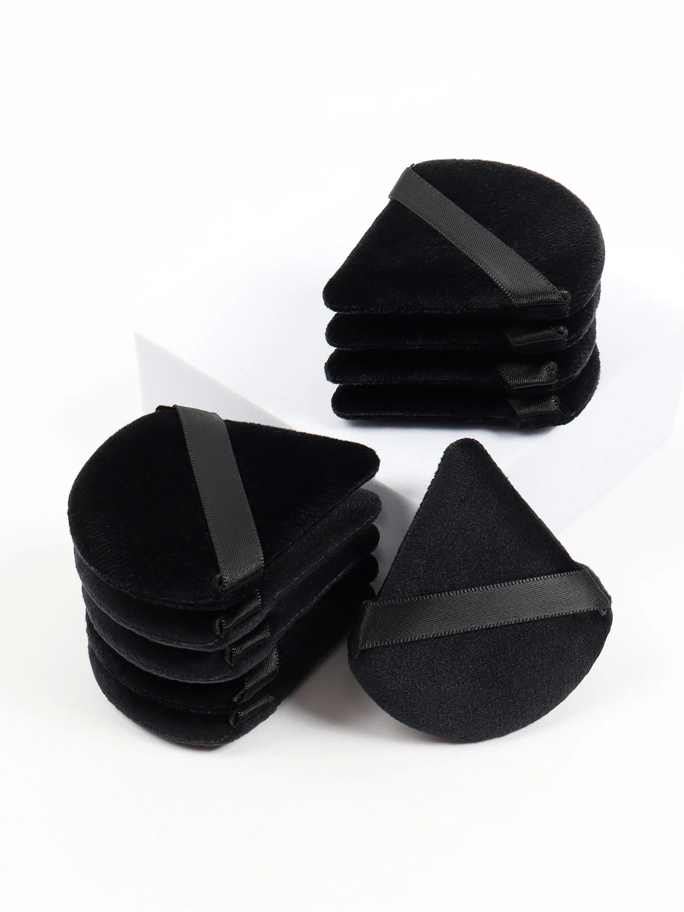 💄 Product Title:
Triangle Velvet Powder Puff Set